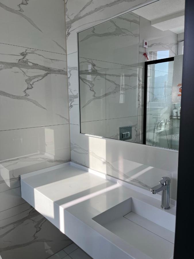 Kubi Hotel ストルガ エクステリア 写真