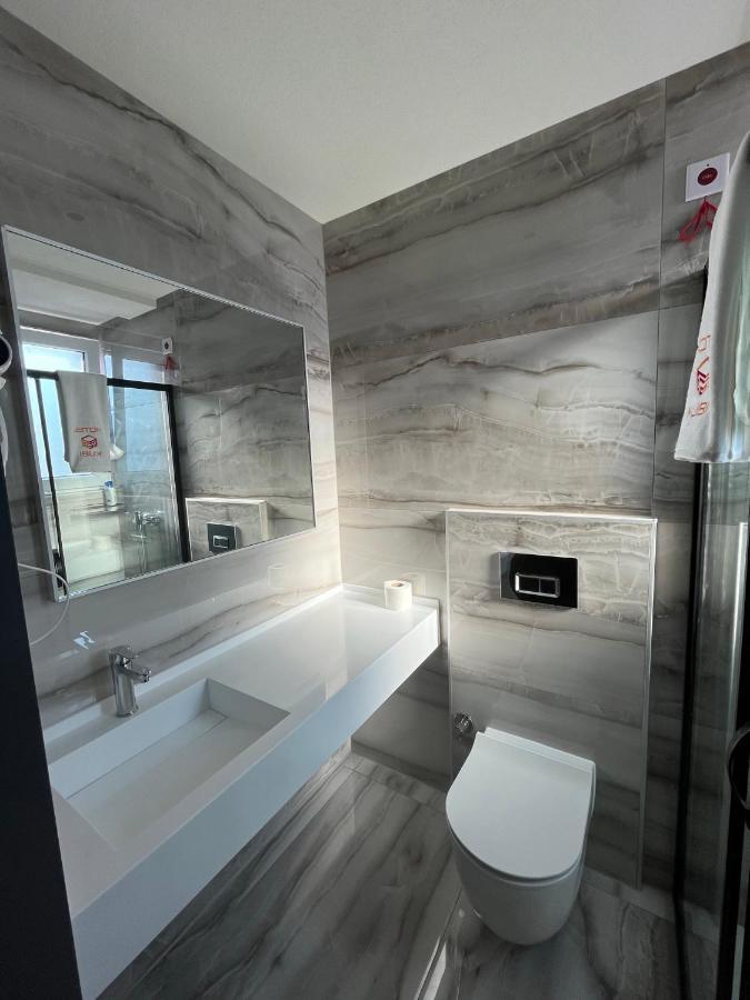 Kubi Hotel ストルガ エクステリア 写真