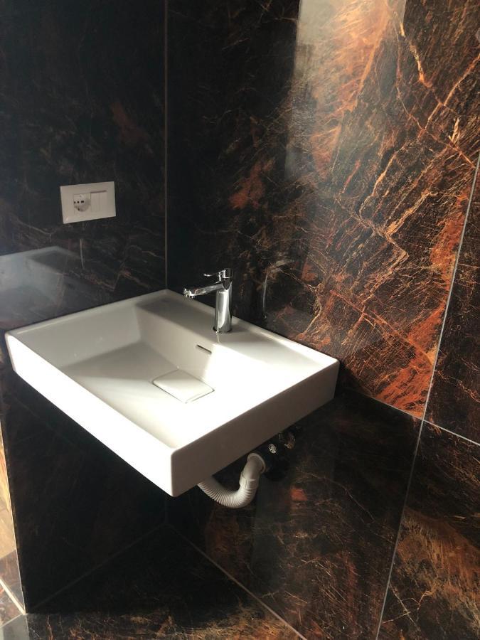 Kubi Hotel ストルガ エクステリア 写真